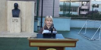 İlkokul Öğrencimiz Arkadaşlarına Eko-Okul Projesini Anlattı