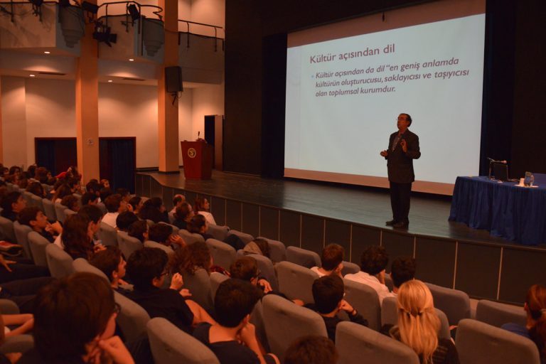 Öğrencilerimiz Türk Dili Öğretim Görevlisi Yusuf Çotuksöken'le Söyleşti