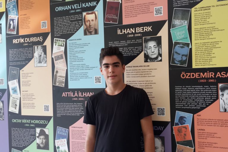Ortaokul Öğrencimize "Cumhuriyet Sevdadır" Şiiriyle İkincilik