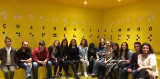 Terakkili Gençler Karanlıkta Diyalog’ta