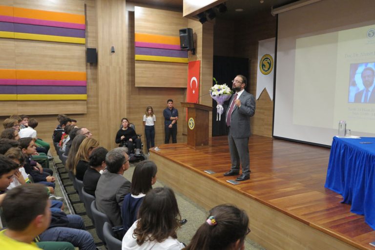 Terakkili Öğrenciler Ahmet Kasım Han'la Buluştu