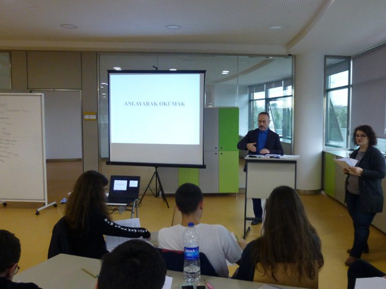 Gençler Tarihi Farklı Perspektiflerden Tartışıyor ve Yazıyor