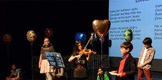 Bir Şenliktir Şiir Mısralarda Gezinen