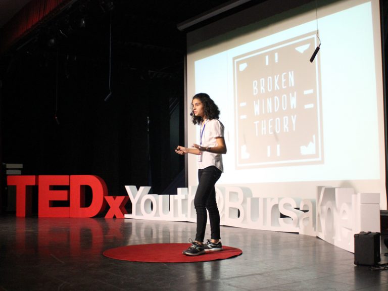 Terakkililer TEDxYouth Konferansında Domino Etkisi Üzerine Konuştu