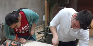 Terakkili Gençler Yelkenli Tekne İnşa Ediyor