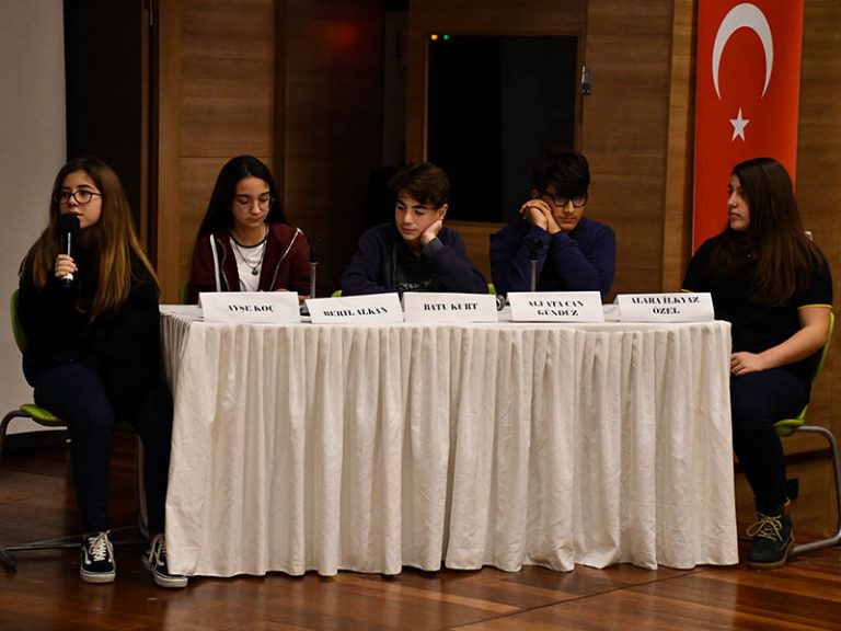10 Aralık Dünya İnsan Hakları Günü: Toplum için Düşün, Ses Ol!