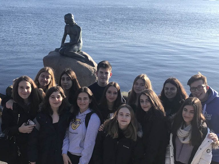 Terakkili Öğrencilerin Danimarka’daki Uluslararası Münazara Yarışması