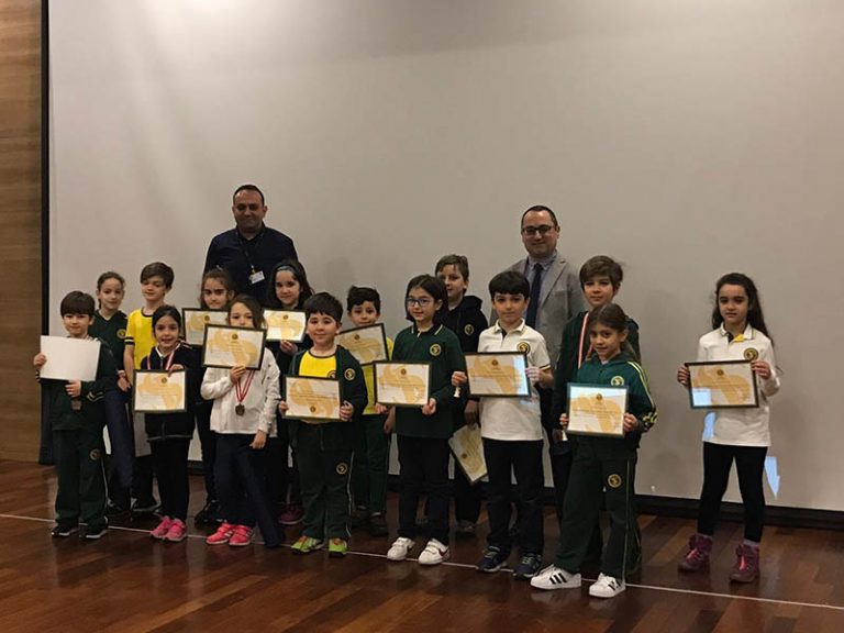 Terakkililer Kendi Satranç Takımlarını Tasarladı