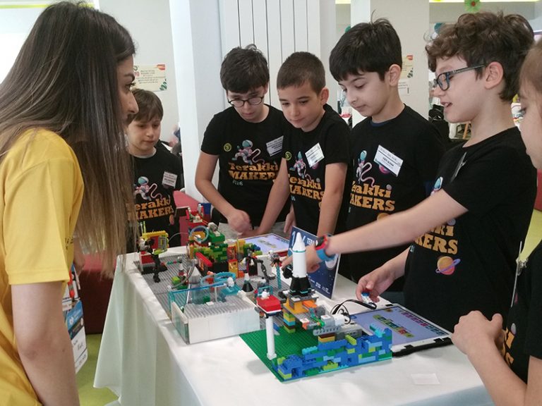 Terakkili Öğrenciler Jr. FLL’de “En İyi Sunum” Ödülünü Aldı