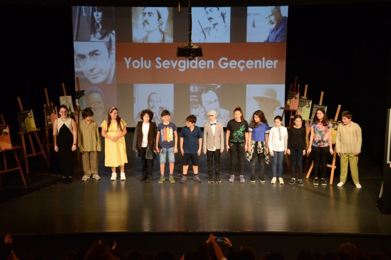 Yolu Sevgiden Geçenler Terakki Sahnesinde