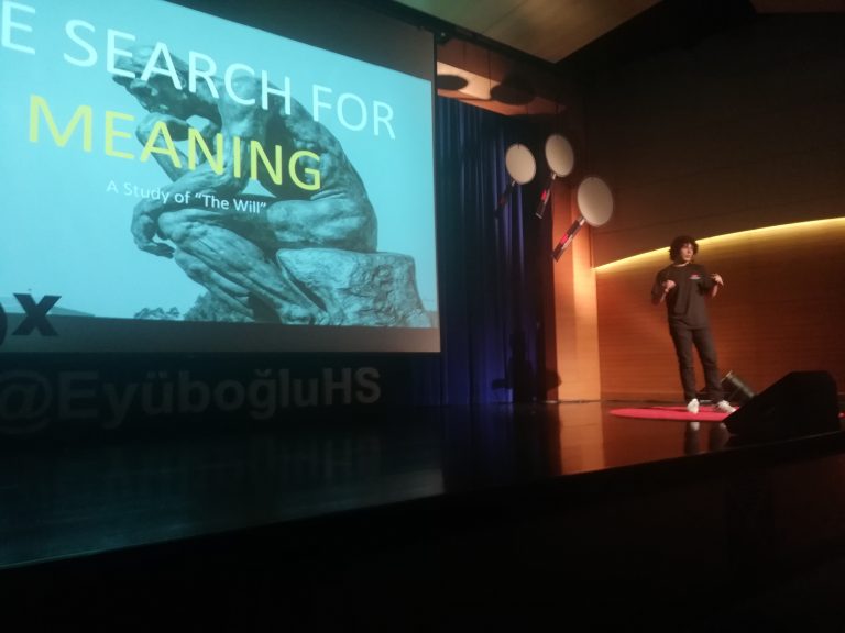 Öğrencimiz TEDxYouth Konferansında “Anlam Arayışı” Üzerine Konuştu