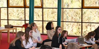 Ortaokul JMUN Kulübü Öğrencilerimiz Rusya ve Fransa’nın Delegesi Oldu