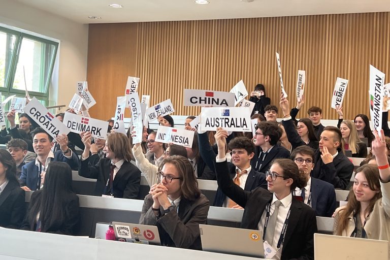 Terakkili Delegeler İtalya’da MUN Konferansına Katıldı