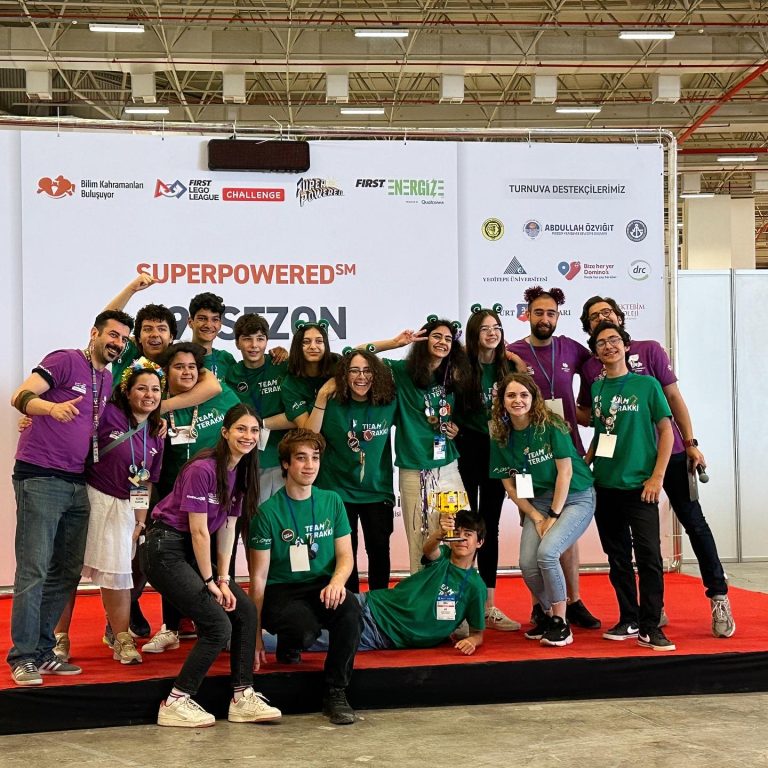 Robotik Takımımız Team Terakki FLL Turnuvasında Türkiye 3.sü