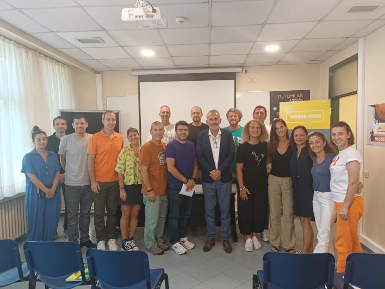 Beden Eğitimi ve Spor Öğretmenlerimiz “Düzenli Beslenme ve Egzersiz” Seminerine Katıldı