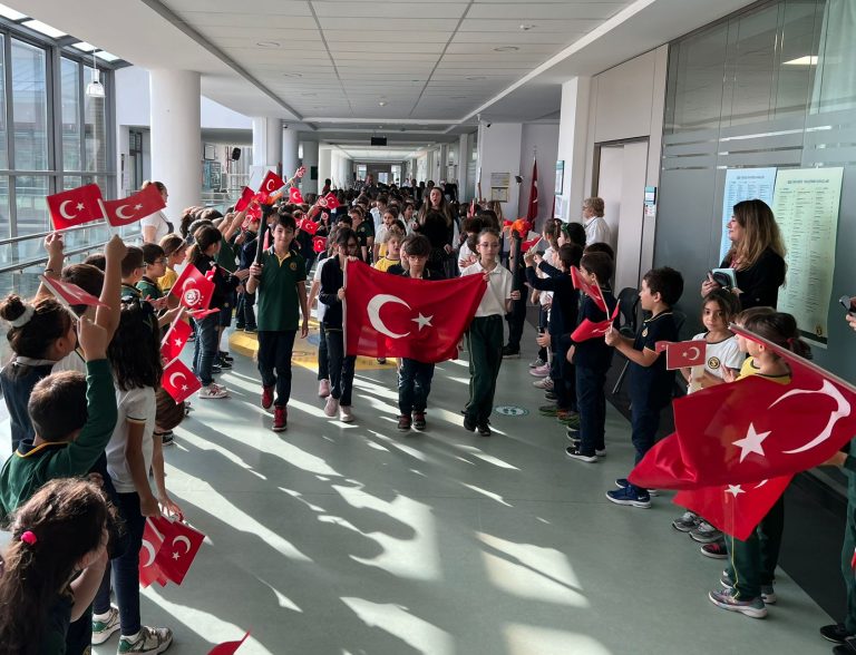 Öğrencilerimiz Cumhuriyetin 100. Yılı Etkinliklerinde: Cumhuriyet Yürüyüşü ve Olmasaydı Olmazdı Sergisi