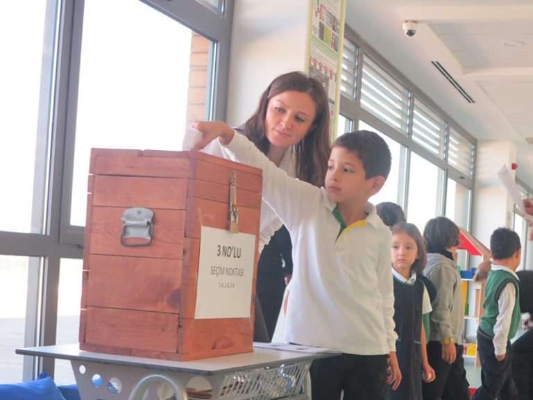Tepeören Yerleşkemizde İlkokul ve Ortaokul Öğrencilerimiz Öğrenci Başkanlığı Seçiminde