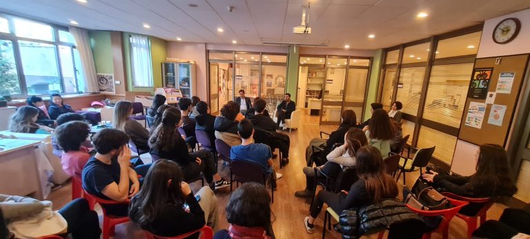 Öğrencilerimiz Kariyer Günleri Konferanslarında; Meslek Tanıtımı: Mimarlık ve İç Mimarlık