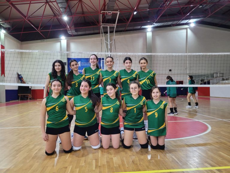 Küçük Kız Voleybol Takımımız Grup Birinciliği Müsabakalarında