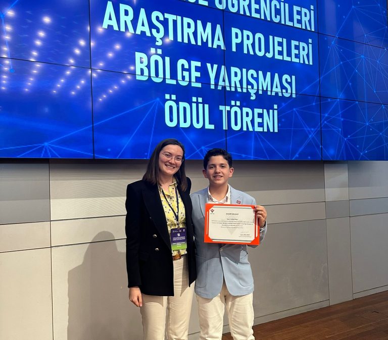Öğrencimiz, Tübitak Araştırma Projeleri Yarışması’nda Avrupa Bölge Birincisi Oldu