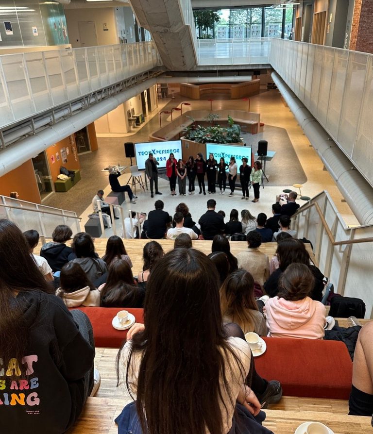 IBDP Digital Society öğrencilerimiz Techxperince Yapay Zeka Zirvesi’ne Katıldı