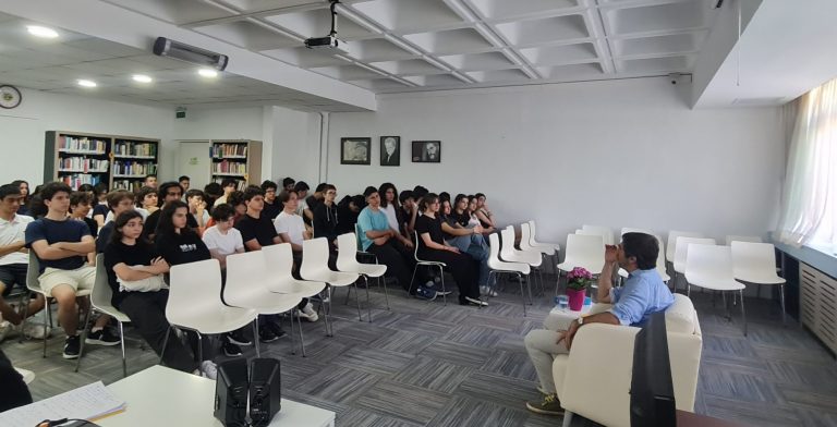 “Fen Lisesi Öğrencileri Fen Lisesi Mezunlarıyla Buluşuyor” Etkinliğinde Öğrencilerimiz, Emin Alper’le Buluştu