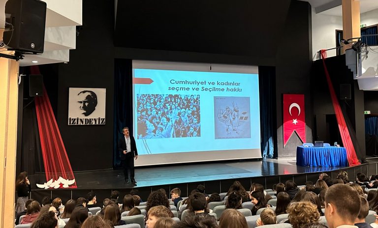 Konferans: Değişimin İzini Sürmek, Cumhuriyet