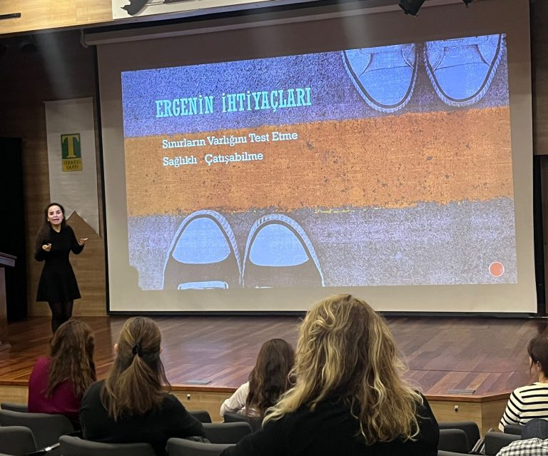 Konferans: Ergeni Anlayan Ebeveyn Olmak