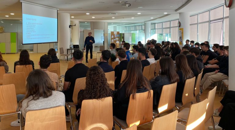 11. Sınıf Öğrencilerimiz “Bir Lider Olarak Atatürk” Öğrenci Forumunda Buluştu
