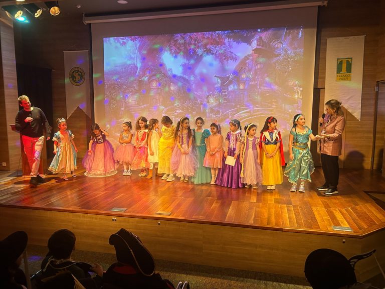 2. Sınıflarımızın “Fairytale Fashion Show” Etkinliği