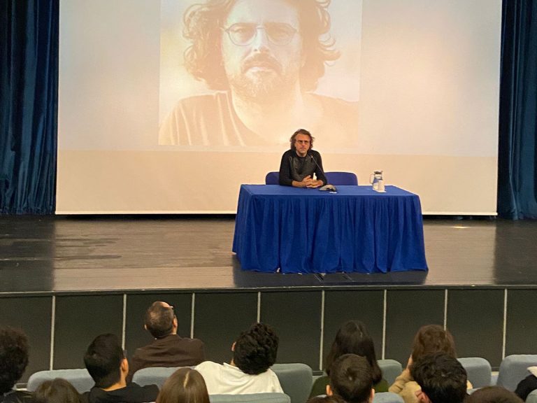 Tolga Gümüşay ile “İstanbul Kareli Öyküler Üzerine” Bir Söyleşi