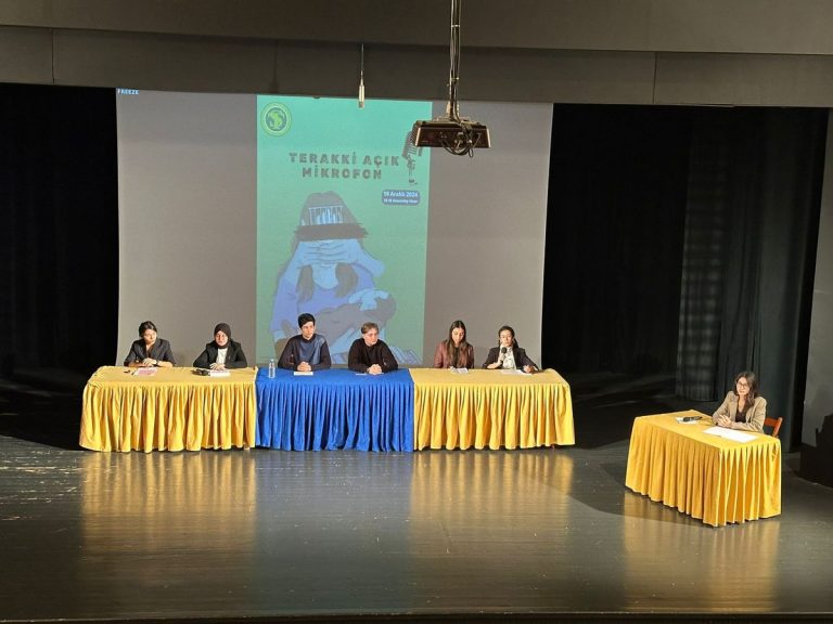 10 IB Öğrencilerimiz, Terakki Açık Mikrofon Etkinliğindeydi