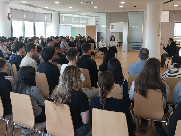 Öğrencilerimiz Kariyer Günleri Konferansında; Meslek Tanıtımı: İşletme