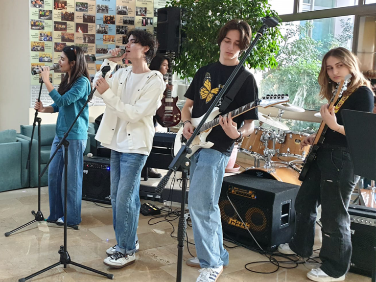 Terakki’de Rock Gruplarımızdan Dönem Sonu Konseri