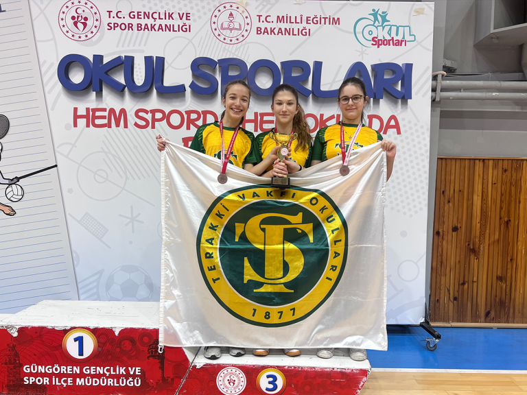 Yıldız Kız Masa Tenisi Takımımız İstanbul Üçüncüsü Oldu