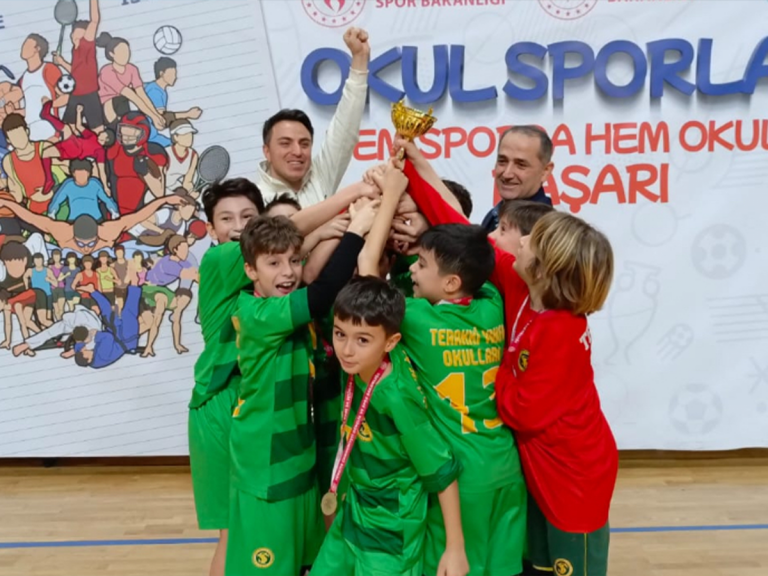 Minik Erkek Hentbol Takımımız İstanbul Birincisi Oldu