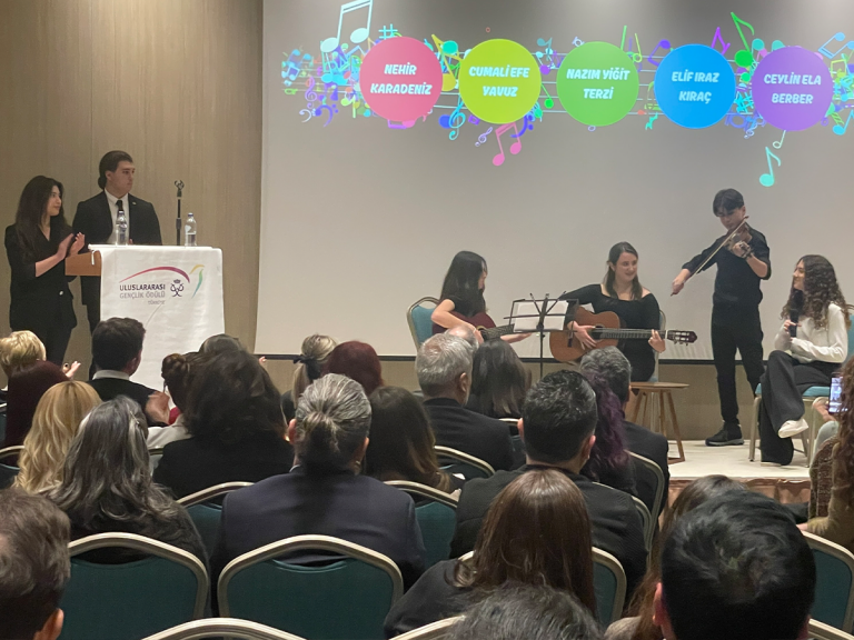 Terakkililerden UGO Ödül Töreni’nde Müzik Performansı