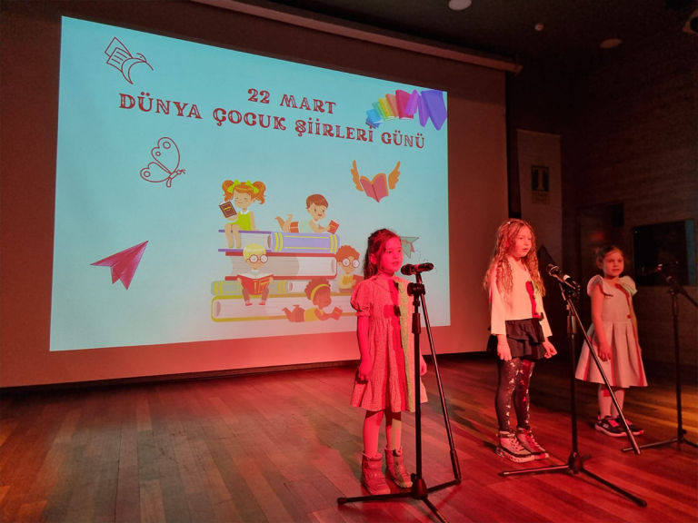 Öğrencilerimiz Dünya Çocuk Şiirleri Günü Etkinliklerindeydi