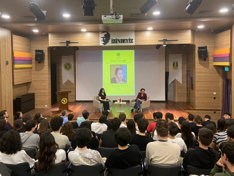 Öğrencilerimiz “Kanatlanmış Kadınlar Sempozyumu”ndaydı