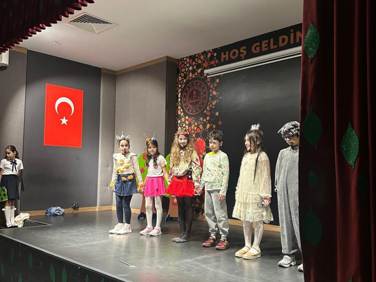 Terakkililer “Ormanın Sesi” Adlı Oyunu Sahneledi