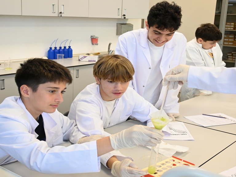 Öğrencilerimiz Dünya DNA Günü’nü Kutladı