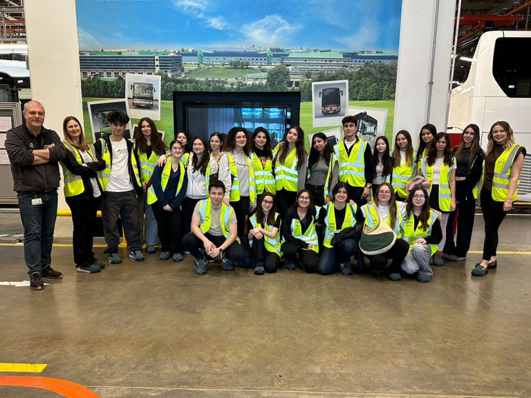 İşletme Yönetimi Öğrencilerimiz Mercedes-Benz Gezisindeydi