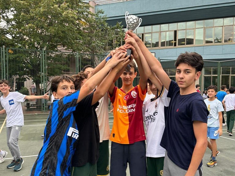 8. Sınıflar Arası Futbol Turnuvası Tamamlandı