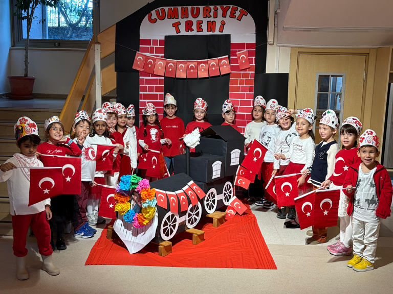 Anaokulu Öğrencilerimiz “Cumhuriyet Korteji”ndeydi