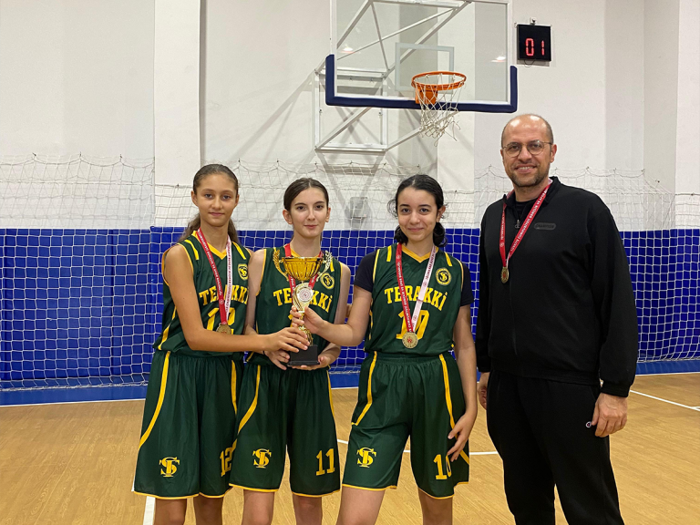 Yıldız Kız Basketbol Takımımız İlçe Birincisi Oldu