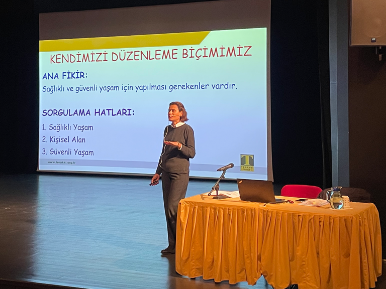 1. Sınıf Öğrencilerimiz “Ağız ve Diş Sağlığı” Söyleşisine Katıldı