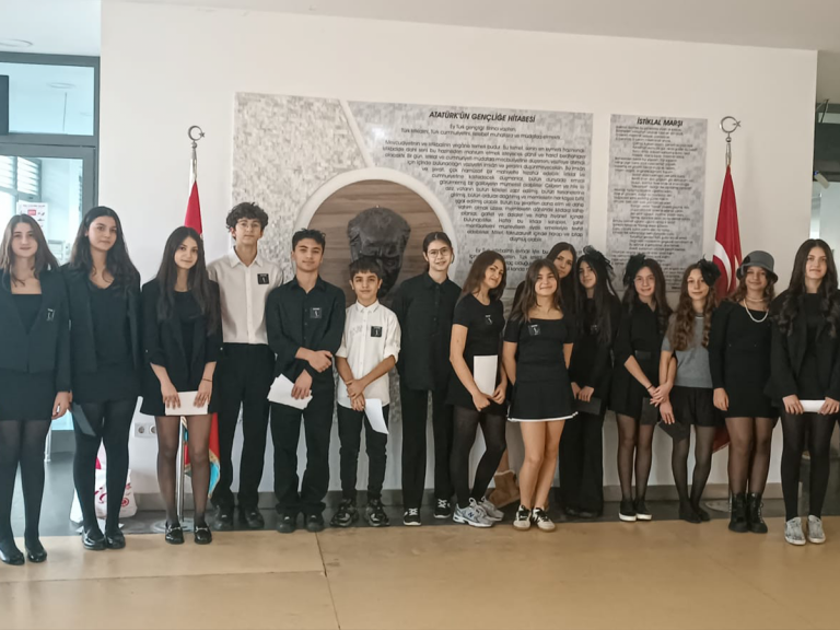 Ortaokul Öğrencilerimizin “Büyükler Küçüklere Atatürk’ü Anlatıyor” Etkinliği
