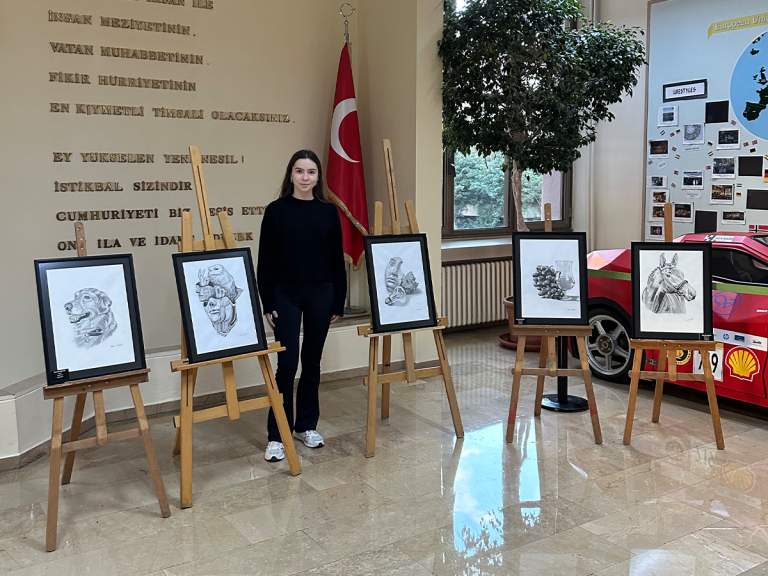 Öğrencimizin Karakalem Sergisi