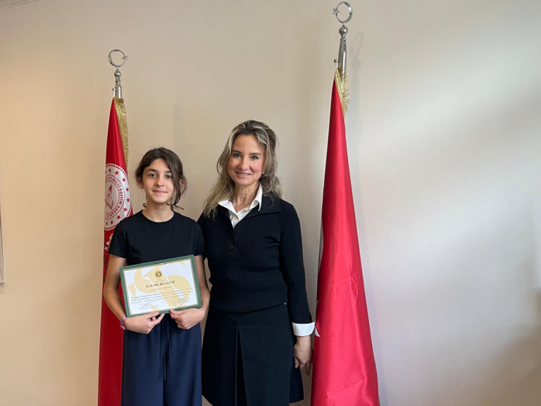 Öğrencimiz “En İyi Cümle/Afiş” Yarışmasında İlçe Birincisi Oldu