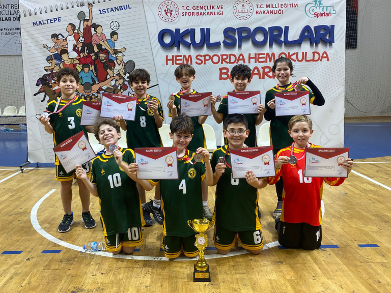Minik Erkek Hentbol Takımımız İstanbul İkincisi Oldu